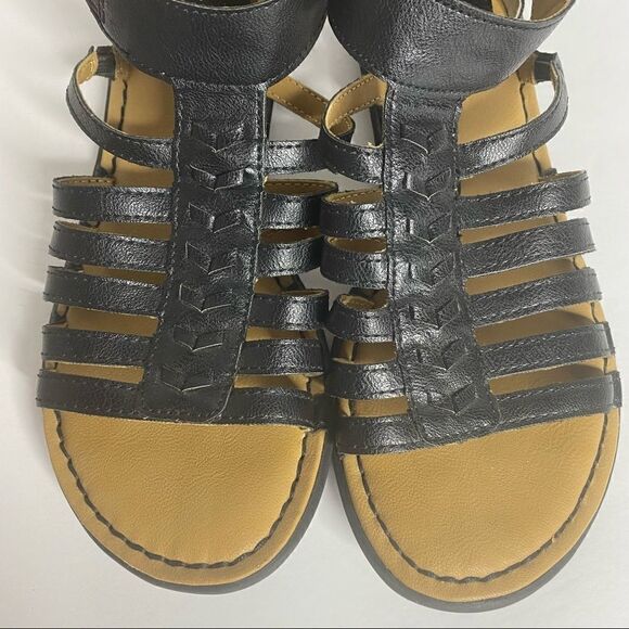 b.o.c | Black Zipper Back Shoes - Picture 2 of 7